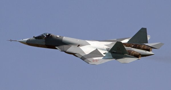 Το μαχητικό αεροσκάφος Sukhoi T-50 PAK FA εν δράσει! (βίντεο)